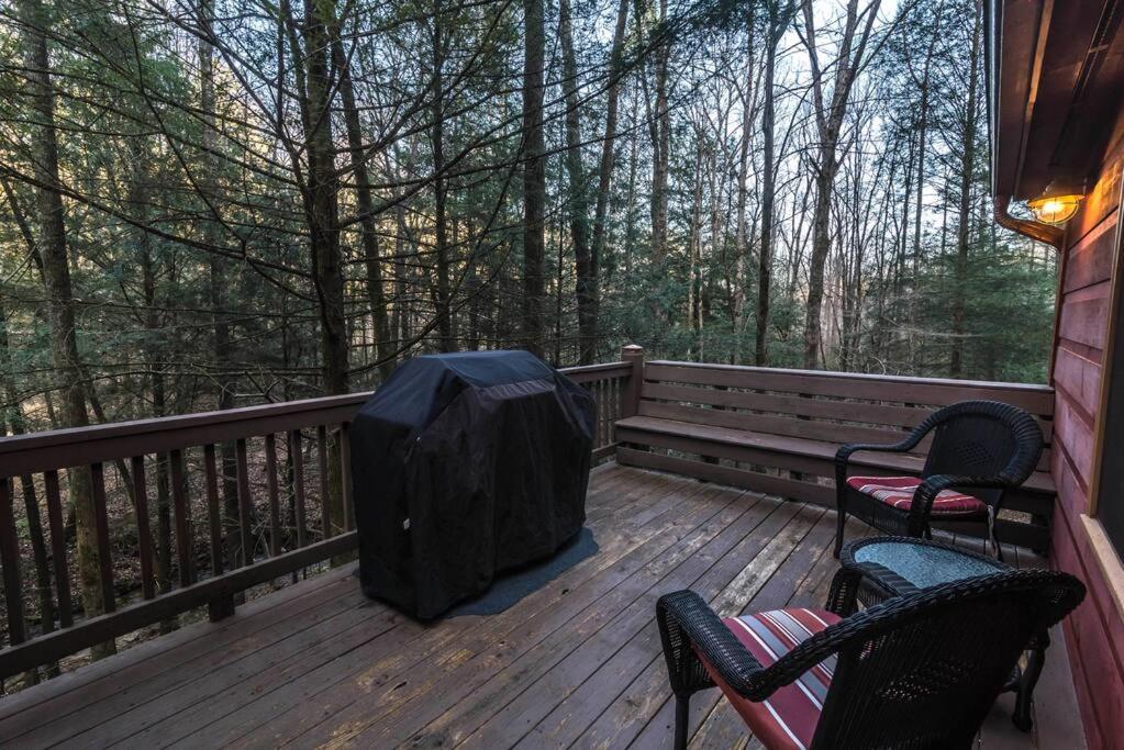 Private Creekside Cabin+Hot Tub,Pool Table, & Pets Ellijay Exterior photo
