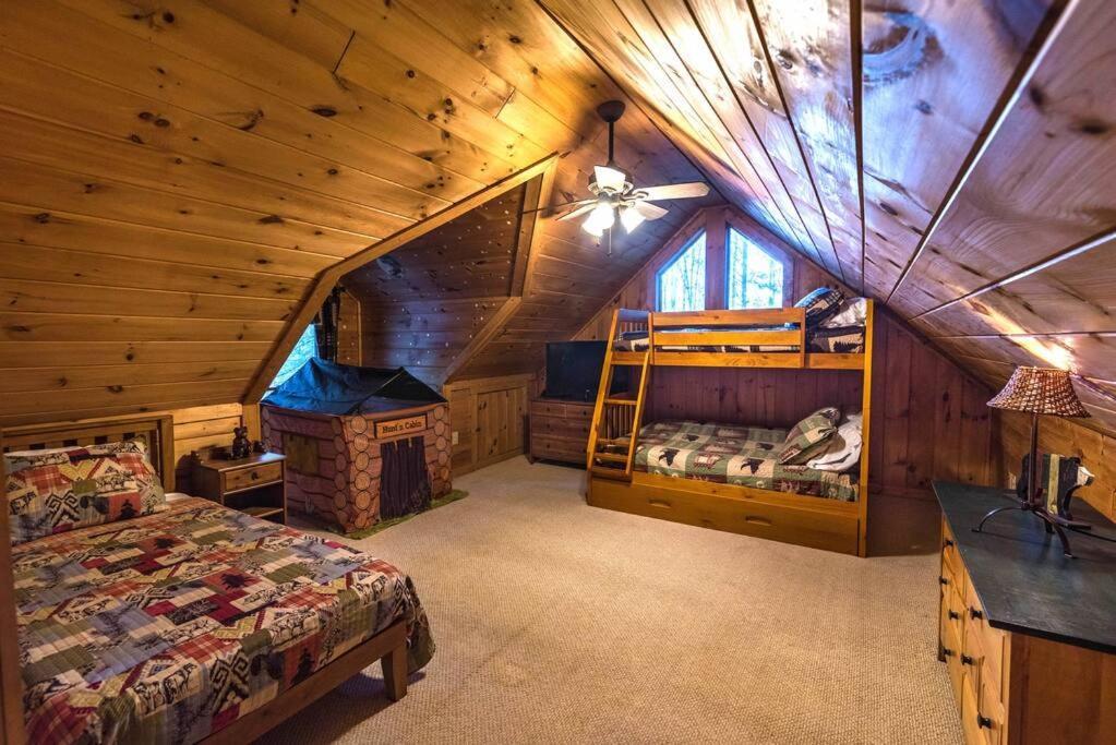 Private Creekside Cabin+Hot Tub,Pool Table, & Pets Ellijay Exterior photo