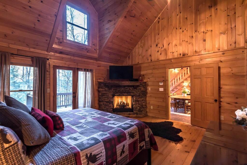 Private Creekside Cabin+Hot Tub,Pool Table, & Pets Ellijay Exterior photo