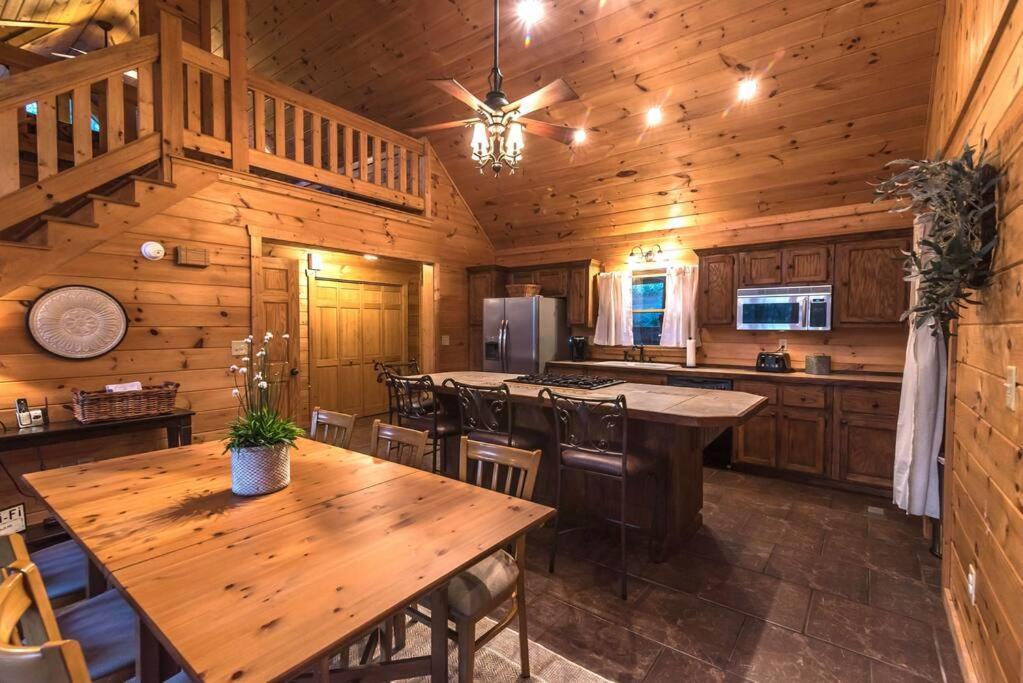 Private Creekside Cabin+Hot Tub,Pool Table, & Pets Ellijay Exterior photo