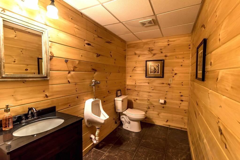 Private Creekside Cabin+Hot Tub,Pool Table, & Pets Ellijay Exterior photo