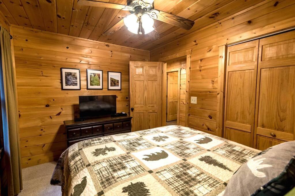 Private Creekside Cabin+Hot Tub,Pool Table, & Pets Ellijay Exterior photo