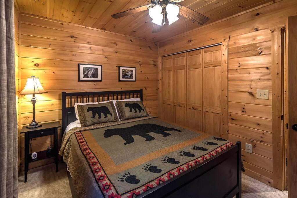 Private Creekside Cabin+Hot Tub,Pool Table, & Pets Ellijay Exterior photo