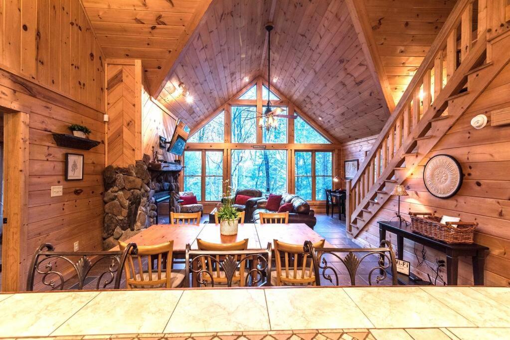 Private Creekside Cabin+Hot Tub,Pool Table, & Pets Ellijay Exterior photo