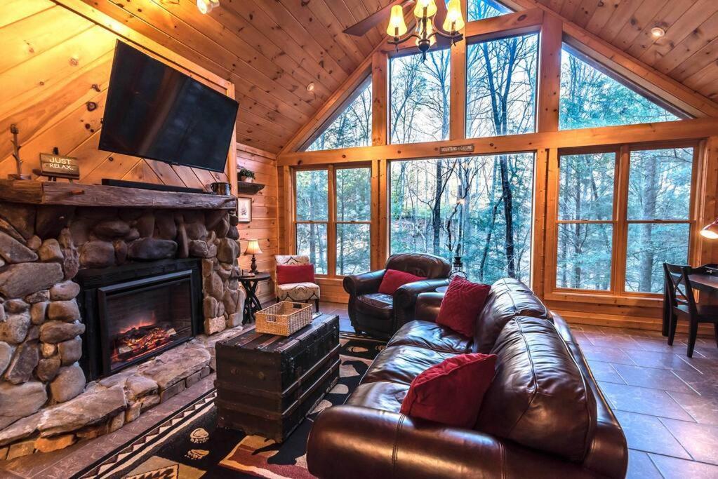 Private Creekside Cabin+Hot Tub,Pool Table, & Pets Ellijay Exterior photo